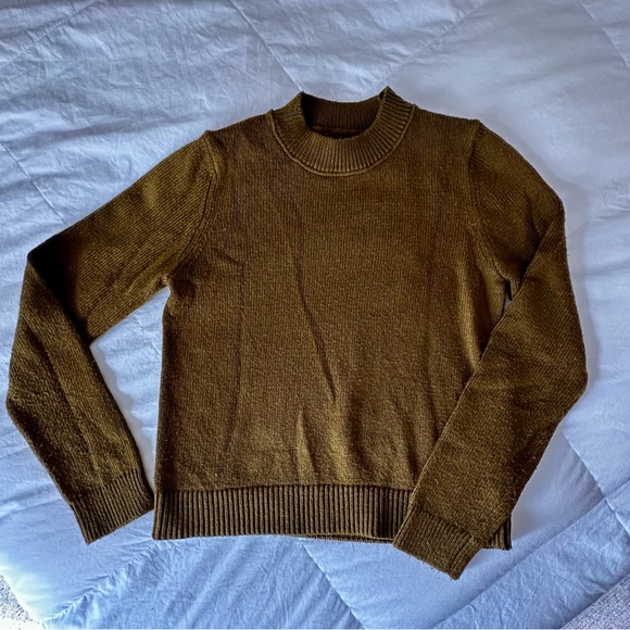 Banana Republic Sweater - Picture 2 of 4